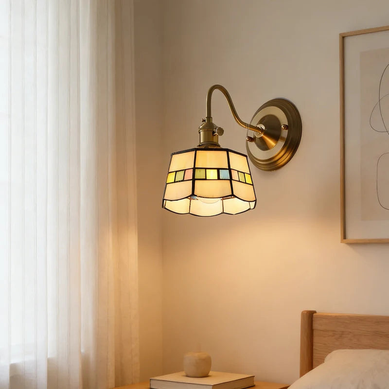 Traditional Tiffany Style Wall Sconce