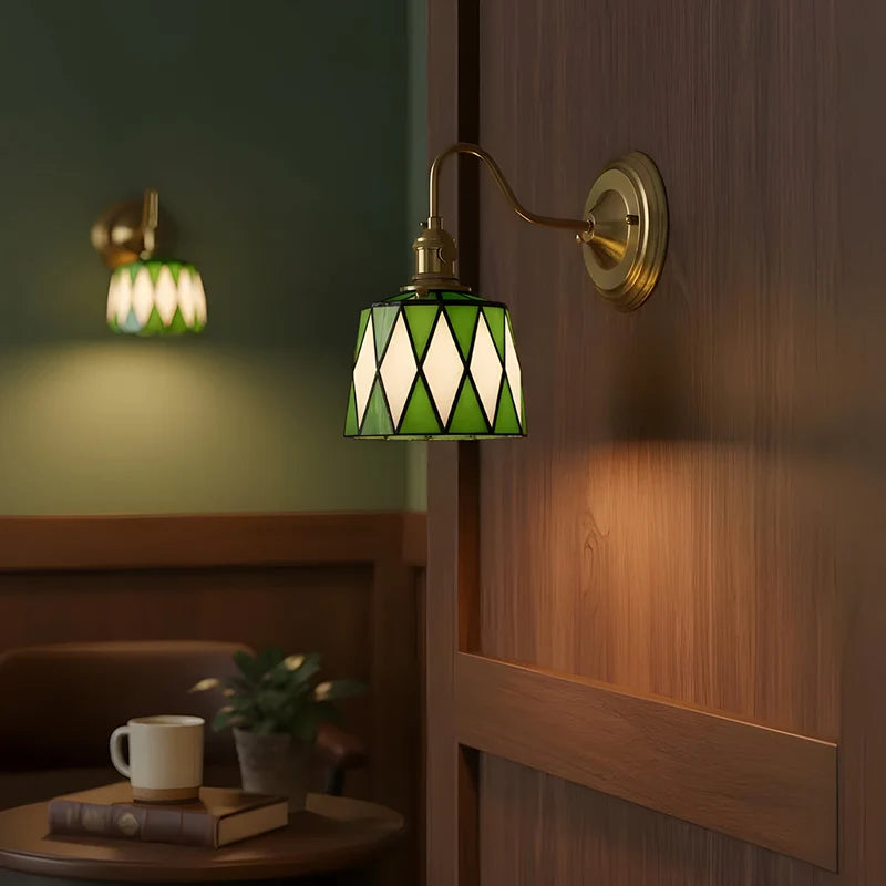 Traditional Tiffany Style Wall Sconce