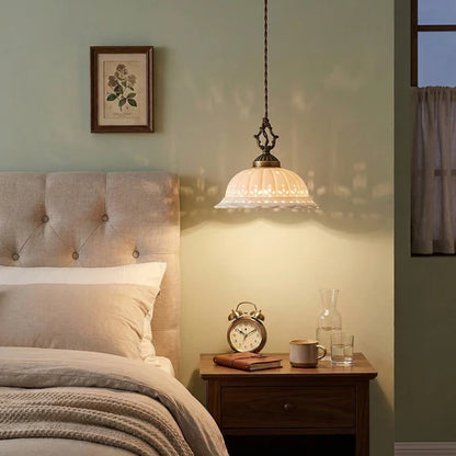 scalloped-edge-pendant-lamp
